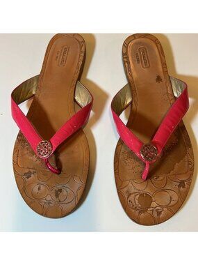Coach Flip Flops Sara Thong Sandals Size 10 Bright Pink Patent Leather Gold Logo